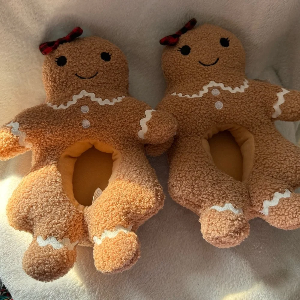 Gingerbread Man Plush Slippers with Red Bow Girls Size 2-3 New Faux Fur Slip On